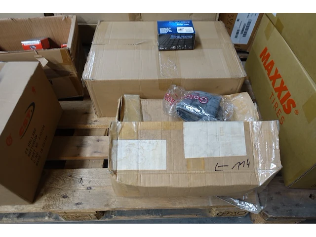 Pallet diverse banden - afbeelding 17 van  26