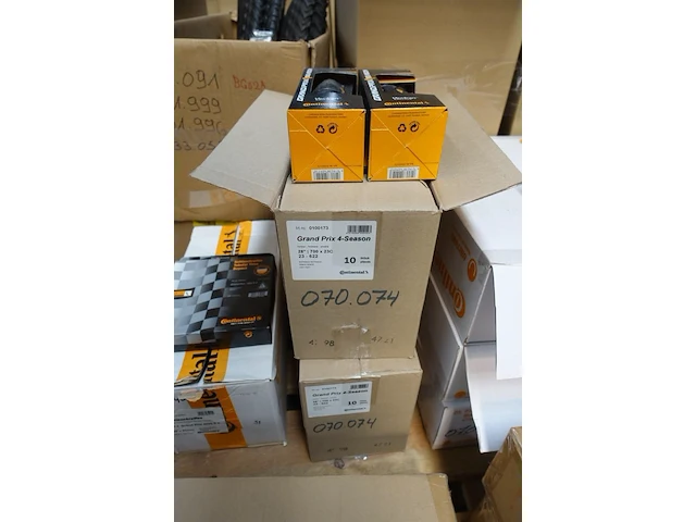 Pallet diverse banden - afbeelding 22 van  26