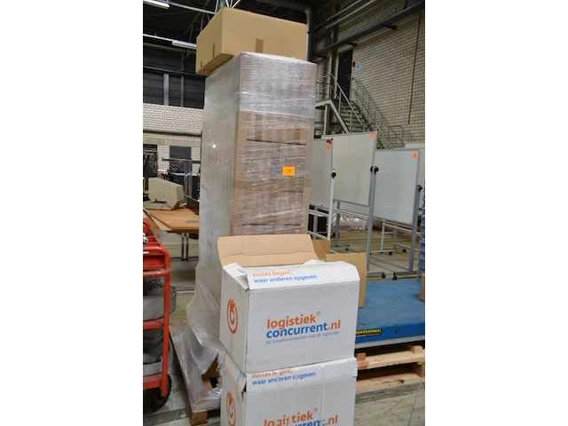Pallet diverse dozen stapelhoeken - afbeelding 1 van  3
