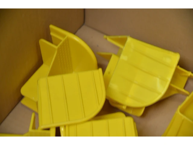 Pallet diverse dozen stapelhoeken - afbeelding 3 van  3