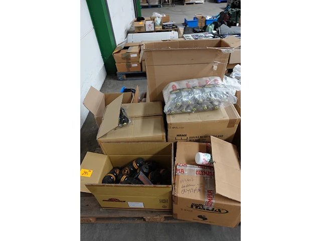 Pallet diverse drinkbidons - afbeelding 1 van  6