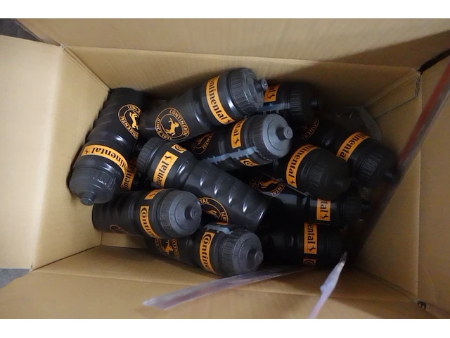 Pallet diverse drinkbidons - afbeelding 2 van  6