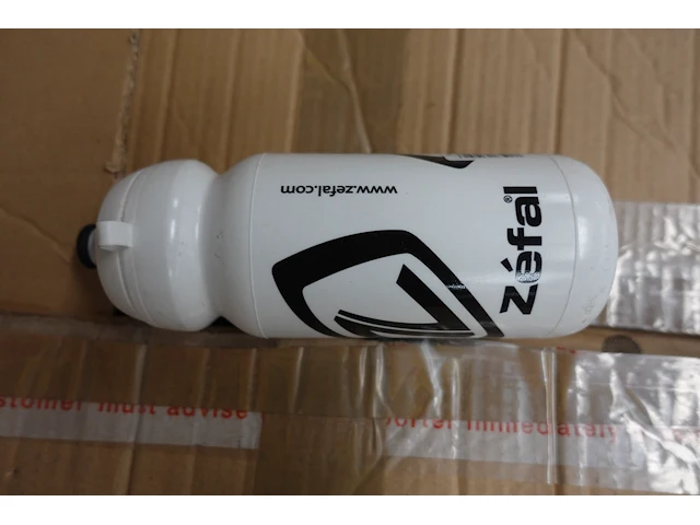 Pallet diverse drinkbidons - afbeelding 4 van  5