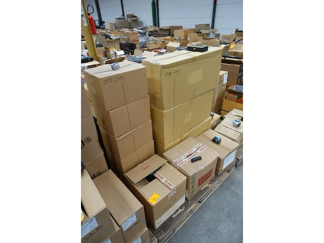 Pallet diverse fietsonderdelen - afbeelding 1 van  10