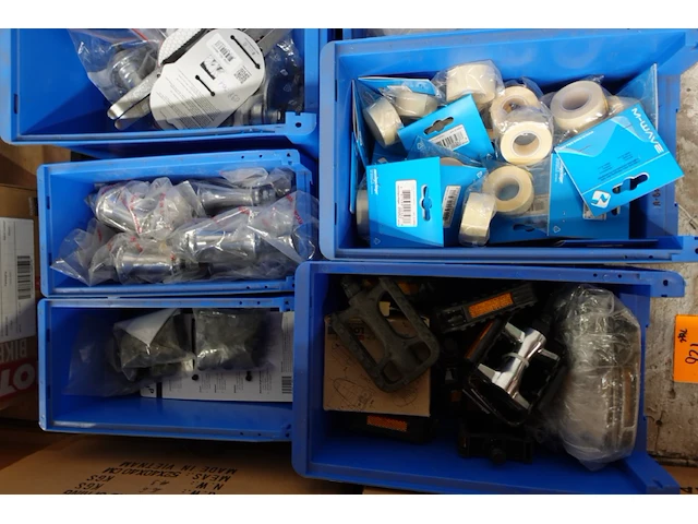 Pallet diverse fietsonderdelen - afbeelding 2 van  7