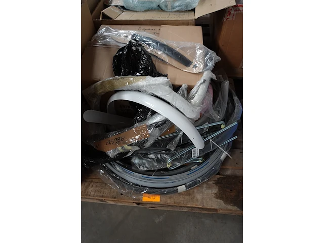 Pallet diverse fietsonderdelen - afbeelding 3 van  4
