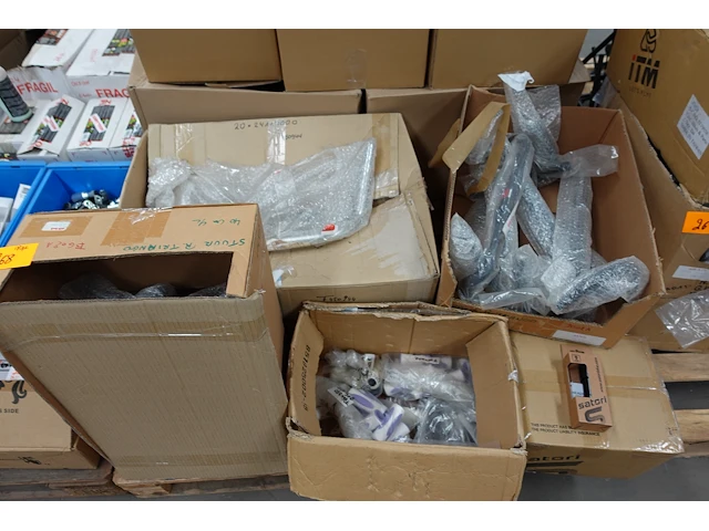 Pallet diverse fietsonderdelen - afbeelding 1 van  9