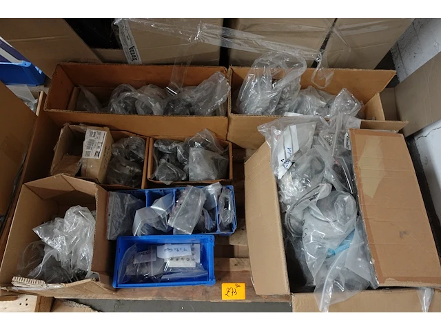 Pallet diverse fietsonderdelen - afbeelding 1 van  10