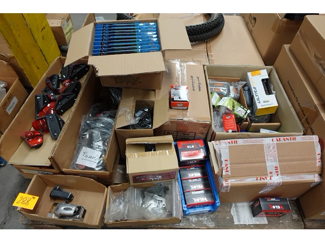 Pallet diverse fietsonderdelen - afbeelding 1 van  11