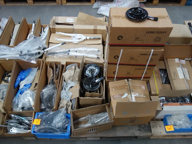 Pallet diverse fietsonderdelen - afbeelding 1 van  7