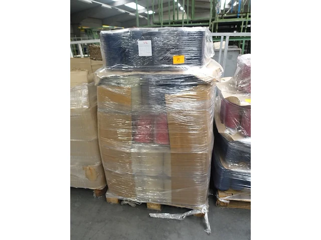 Pallet diverse garen - afbeelding 1 van  2