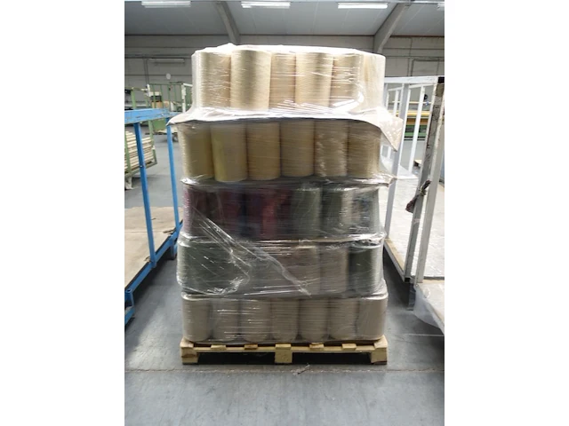 Pallet diverse garen - afbeelding 1 van  2