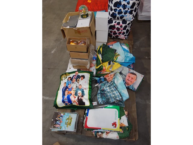 Pallet diverse geschenken - afbeelding 1 van  7