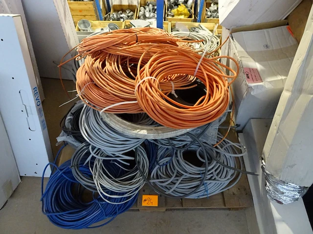 Pallet diverse kabels - afbeelding 2 van  2