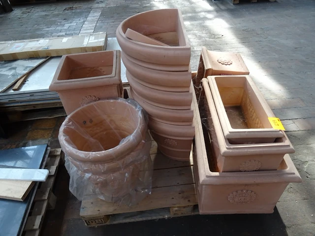 Pallet diverse kunststof bloempotten - afbeelding 2 van  5