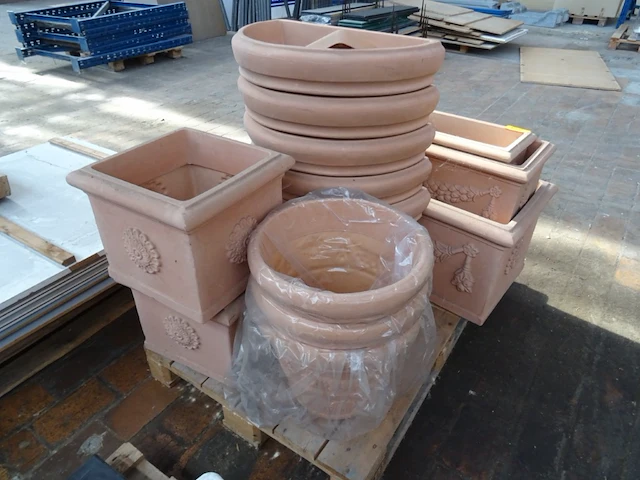 Pallet diverse kunststof bloempotten - afbeelding 3 van  5