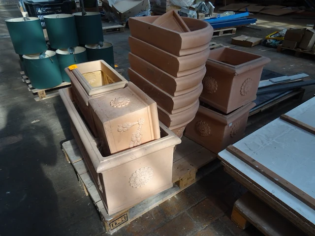 Pallet diverse kunststof bloempotten - afbeelding 5 van  5