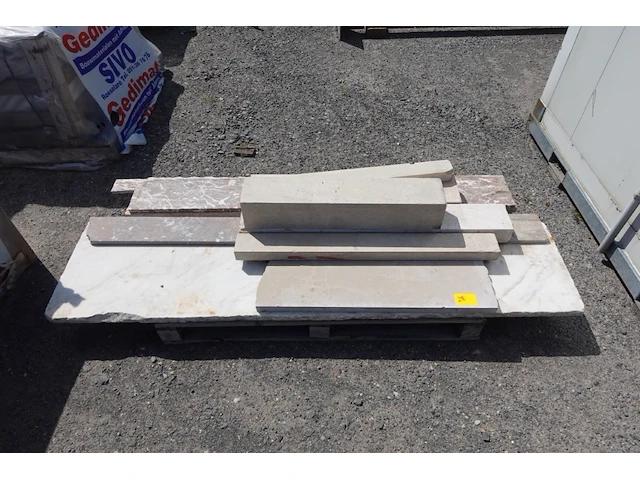 Pallet diverse natuursteen - afbeelding 1 van  6