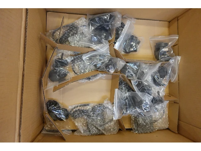 Pallet diverse onderdelen voor laadpaalproductie - afbeelding 4 van  10