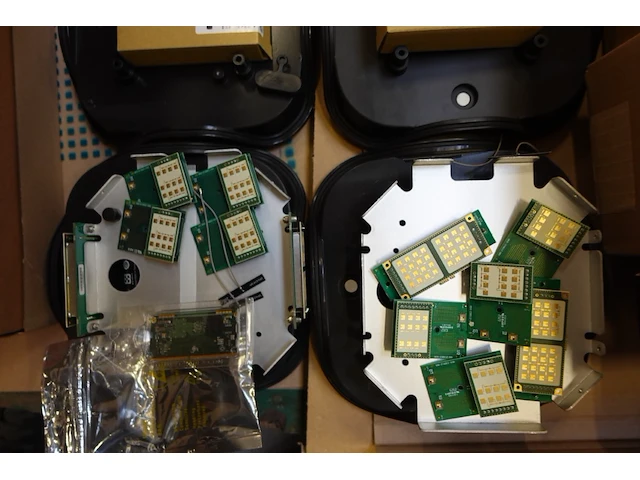 Pallet diverse onderdelen voor laadpaalproductie - afbeelding 6 van  10