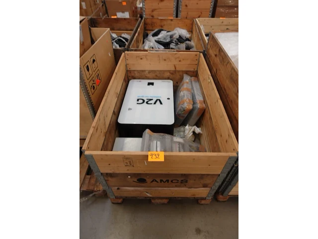 Pallet diverse stuurkasten + laadpaalmodule - afbeelding 1 van  6