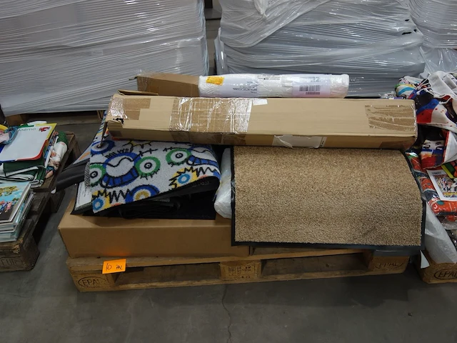 Pallet diverse tapijten - afbeelding 1 van  3