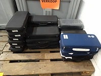 Pallet diverse toetsenbord onderdelen + cases