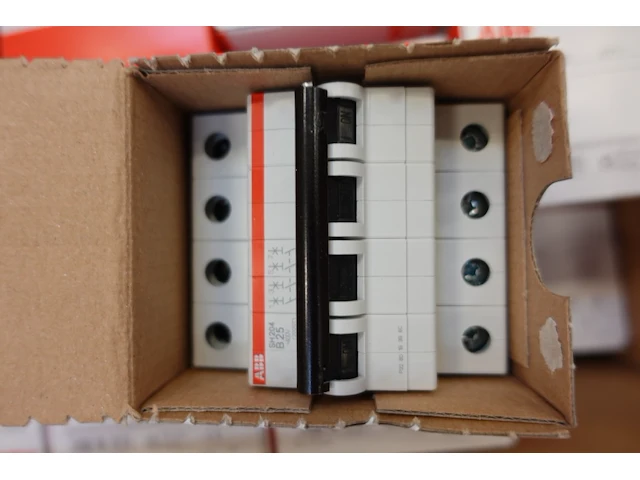 Pallet diverse zekeringen abb - afbeelding 2 van  18