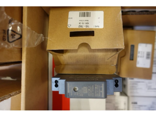 Pallet diverse zekeringen abb - afbeelding 4 van  18