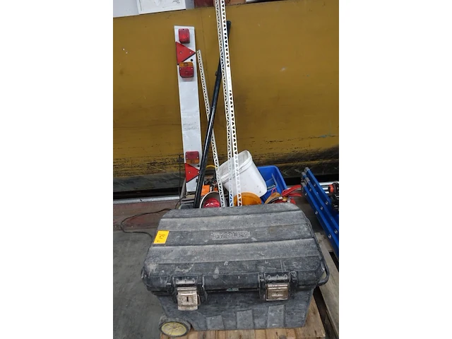 Pallet diversen - afbeelding 1 van  8