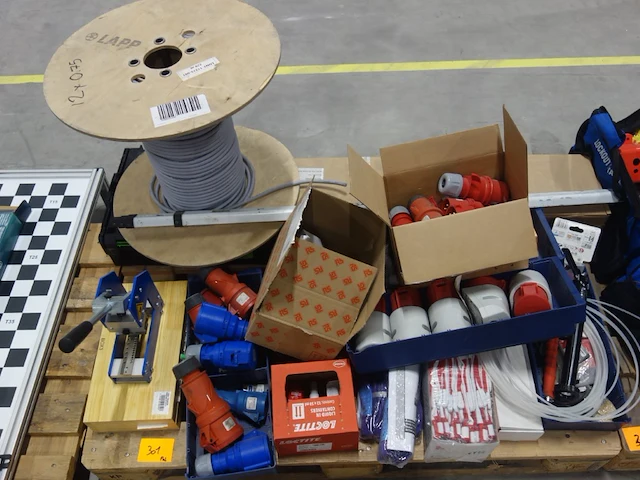 Pallet elektriciteitstoebehoren - afbeelding 1 van  13