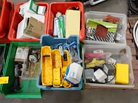 Pallet elektriciteitstoebehoren - afbeelding 1 van  4