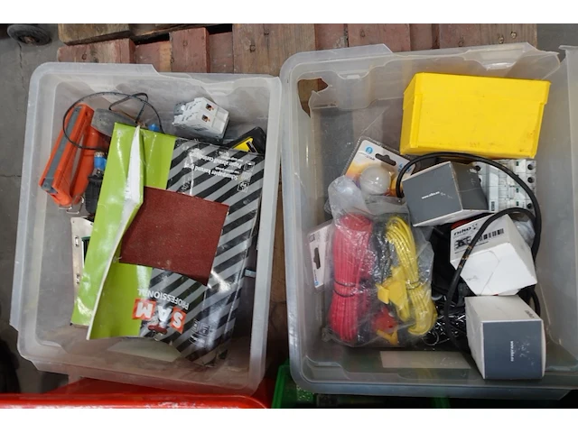 Pallet elektriciteitstoebehoren - afbeelding 2 van  4