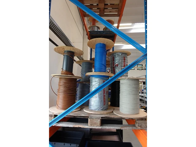 Pallet elektrische kabels - afbeelding 2 van  6