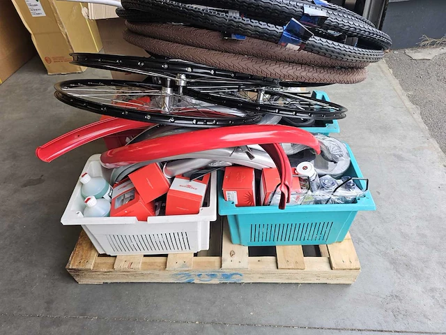 Pallet fietsonderdelen en -accesoires - afbeelding 1 van  10