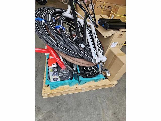 Pallet fietsonderdelen en -accesoires - afbeelding 3 van  10