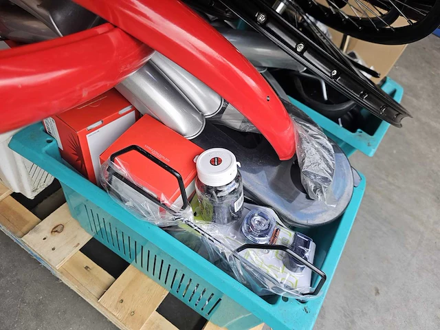 Pallet fietsonderdelen en -accesoires - afbeelding 8 van  10