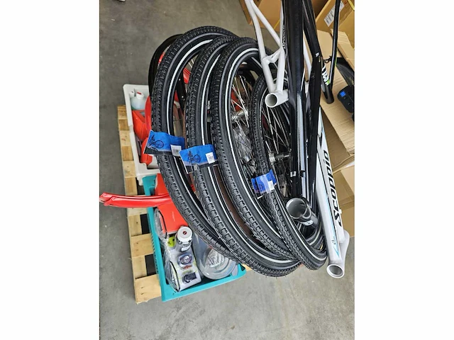 Pallet fietsonderdelen en -accesoires - afbeelding 10 van  10