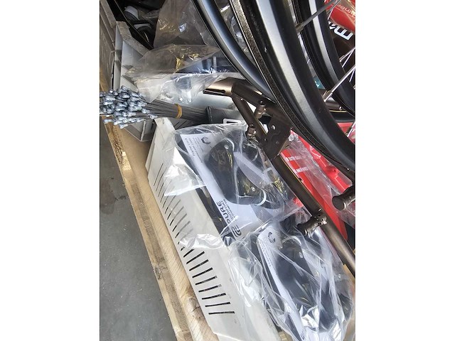 Pallet fietsonderdelen en -accesoires - afbeelding 2 van  8
