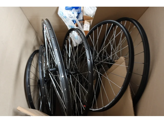 Pallet fietswielen - afbeelding 2 van  9