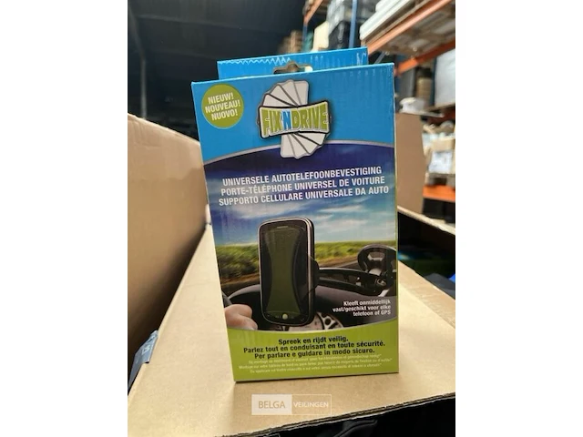 Pallet gsm-houders, kledij en kinder tandenborstels - afbeelding 4 van  4