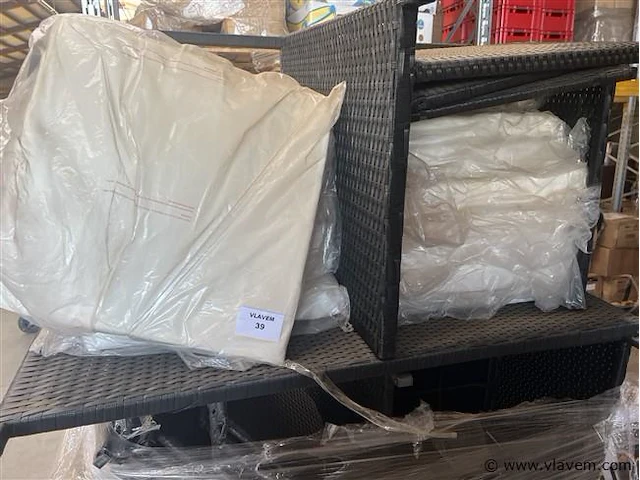 Pallet, inh. div. tuinmeubilair - afbeelding 1 van  2