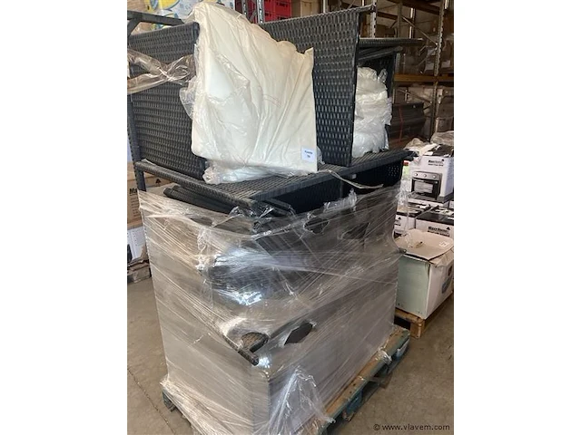 Pallet, inh. div. tuinmeubilair - afbeelding 2 van  2