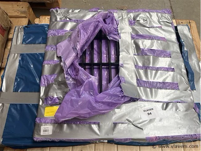 Pallet, inh. vermoedelijk bench onderdelen - afbeelding 2 van  2