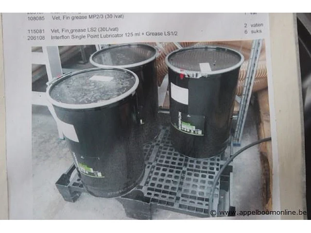 Pallet inhoudend divers vetten wo fin grease - afbeelding 2 van  4