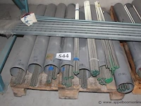 Pallet inhoudend diverse draadstangen - afbeelding 1 van  1