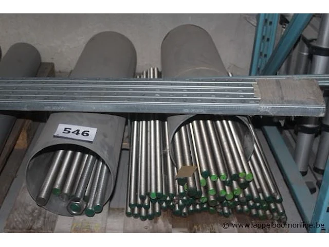 Pallet inhoudend diverse draadstangen - afbeelding 1 van  1