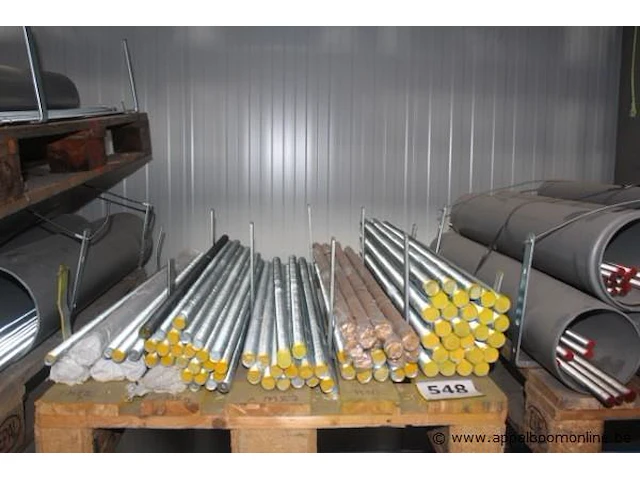 Pallet inhoudend diverse draadstangen - afbeelding 1 van  1