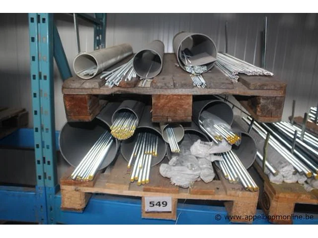 Pallet inhoudend diverse draadstangen - afbeelding 1 van  1