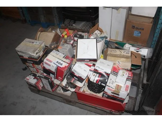 Pallet inhoudend diverse kettingen voor kettingzaag wo. oregon - afbeelding 1 van  5